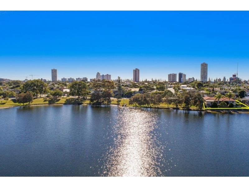 82 Burleigh Street, Burleigh Waters QLD 4220
