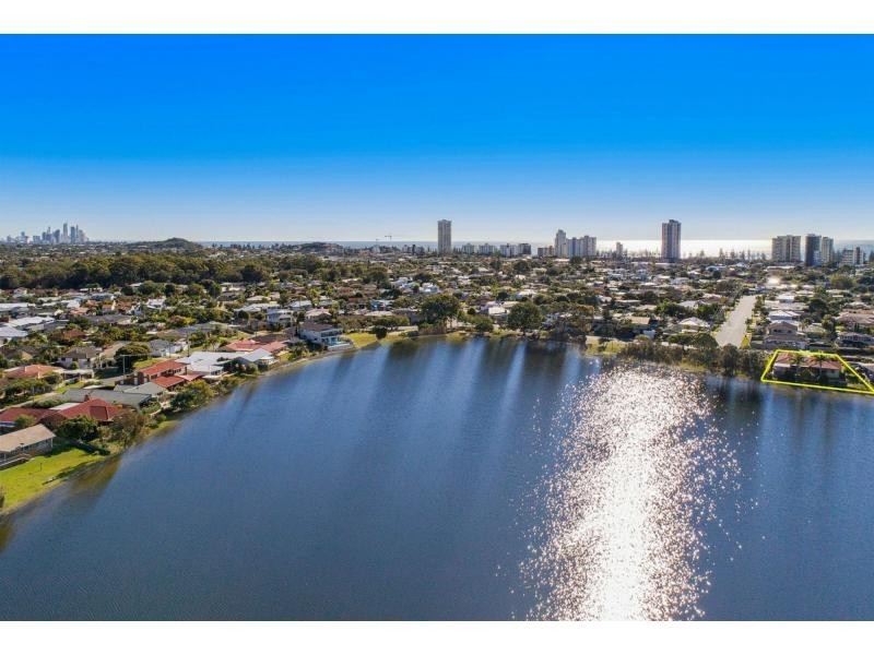 82 Burleigh Street, Burleigh Waters QLD 4220