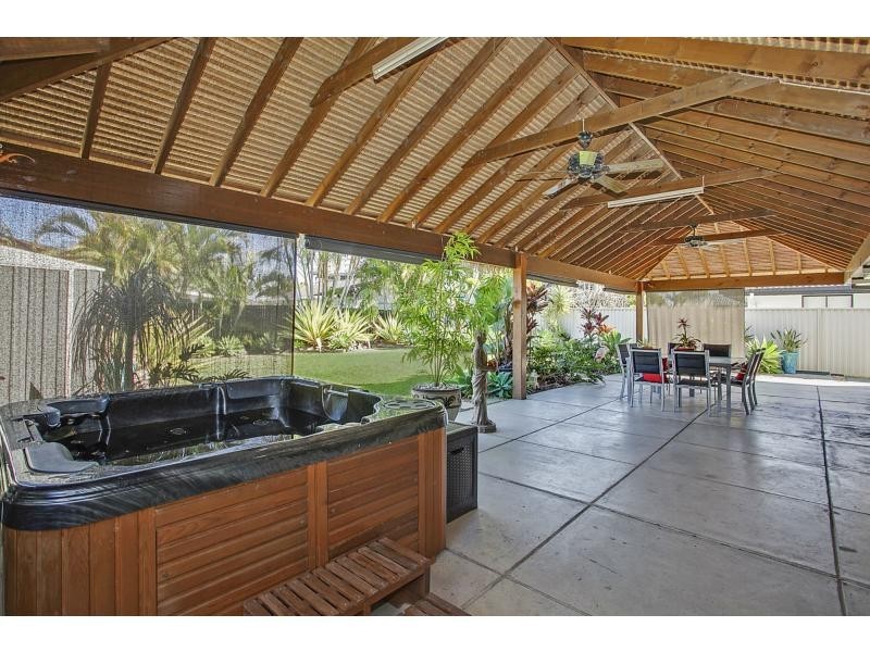 8 Kingfisher Crescent, Burleigh Waters QLD 4220