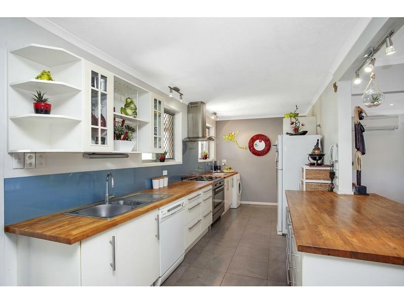 8 Kingfisher Crescent, Burleigh Waters QLD 4220