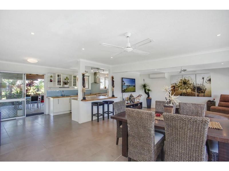 8 Kingfisher Crescent, Burleigh Waters QLD 4220