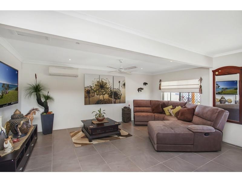 8 Kingfisher Crescent, Burleigh Waters QLD 4220