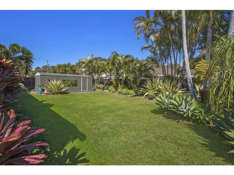 8 Kingfisher Crescent, Burleigh Waters QLD 4220