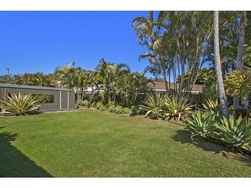 8 Kingfisher Crescent, Burleigh Waters QLD 4220