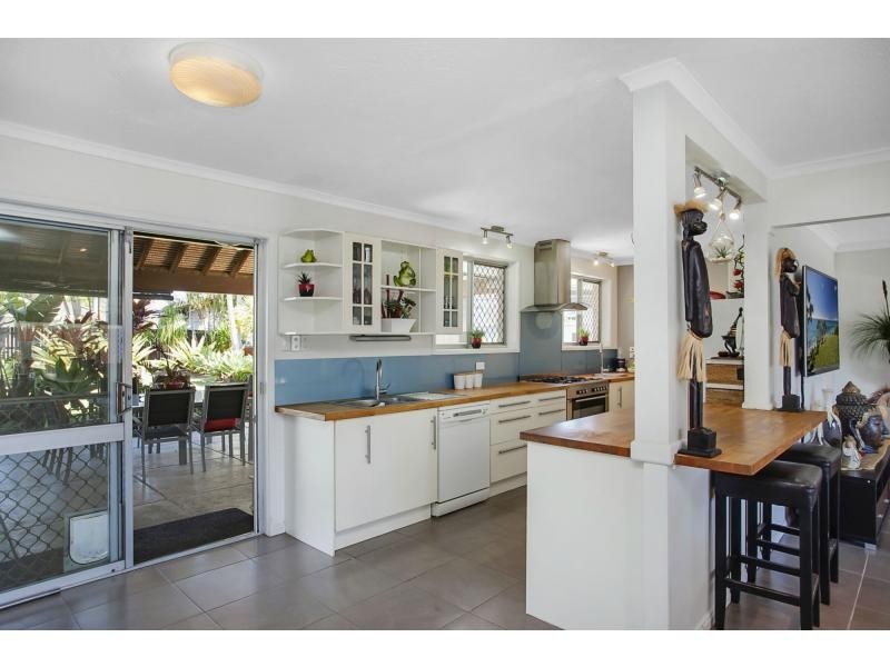 8 Kingfisher Crescent, Burleigh Waters QLD 4220