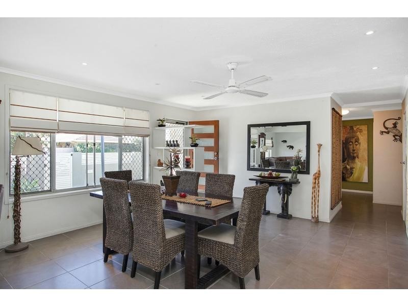 8 Kingfisher Crescent, Burleigh Waters QLD 4220