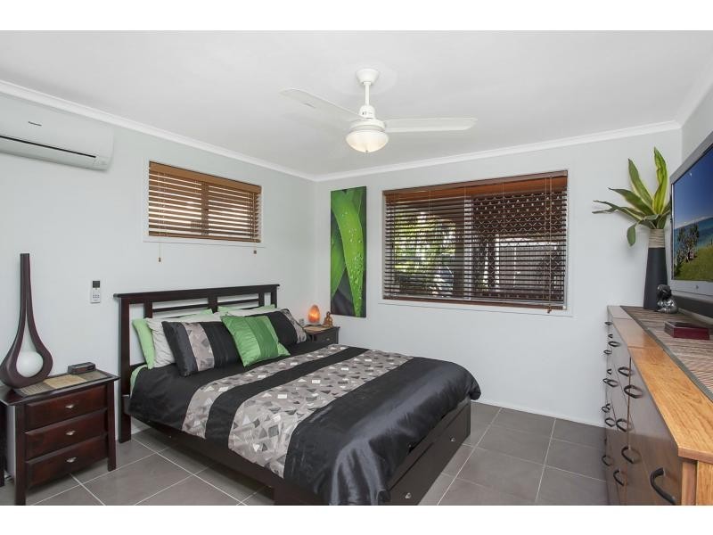 8 Kingfisher Crescent, Burleigh Waters QLD 4220