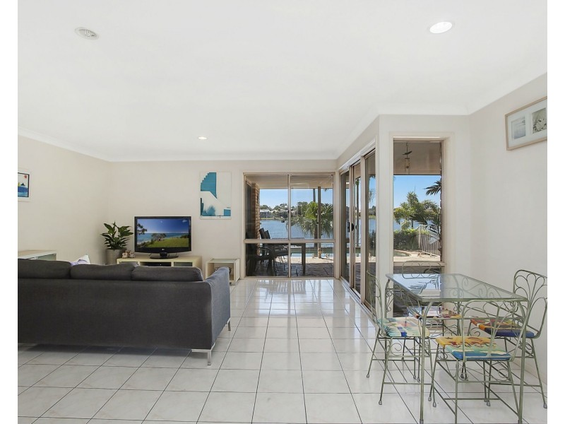 53 Wedgebill Parade, Burleigh Waters QLD 4220