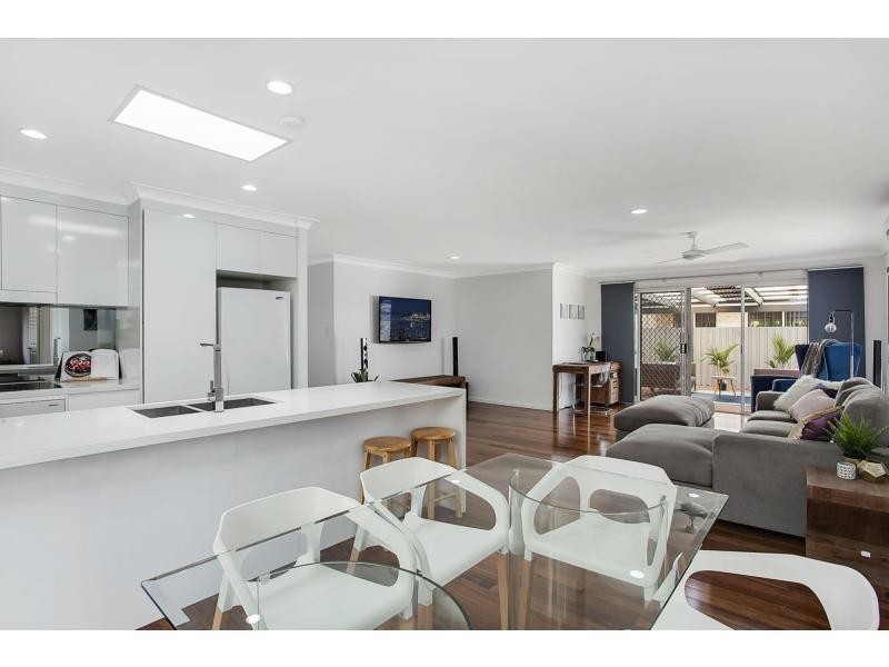 12 Nuthatch Street, Burleigh Waters QLD 4220