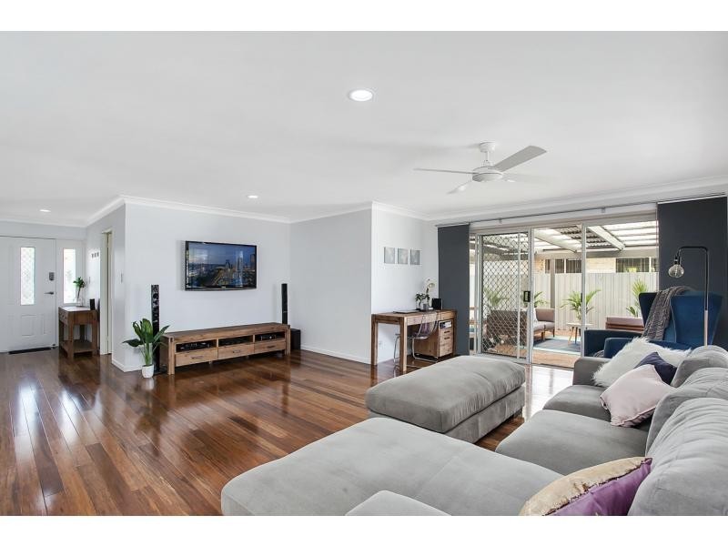 12 Nuthatch Street, Burleigh Waters QLD 4220