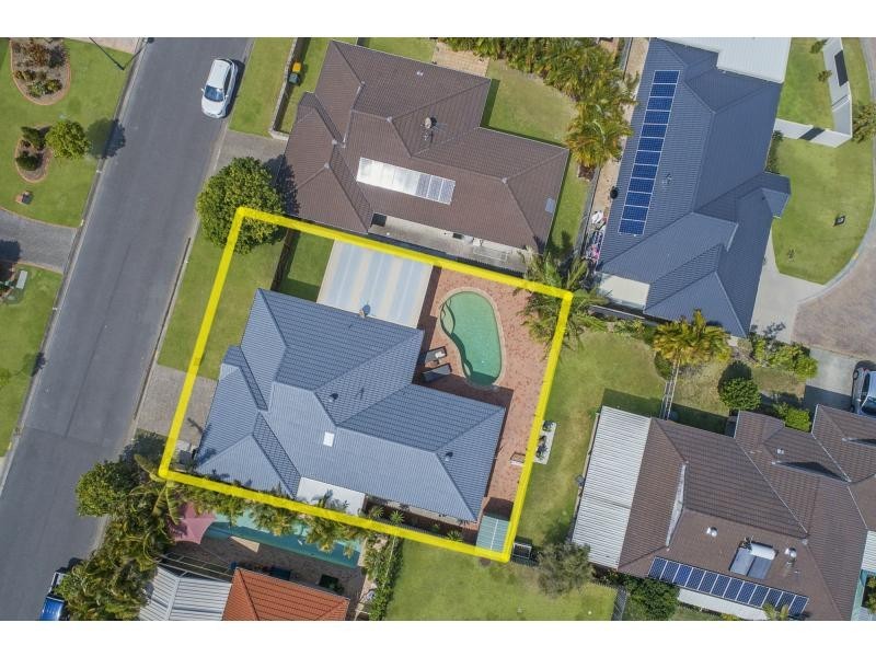 12 Nuthatch Street, Burleigh Waters QLD 4220