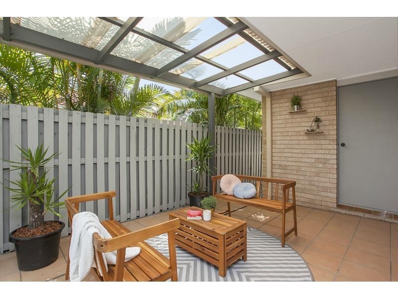 12 Nuthatch Street, Burleigh Waters QLD 4220