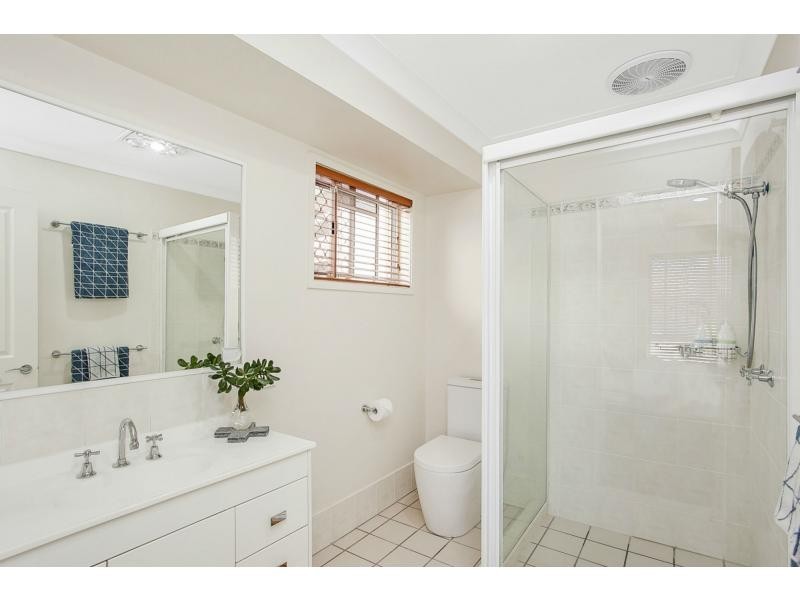 12 Nuthatch Street, Burleigh Waters QLD 4220