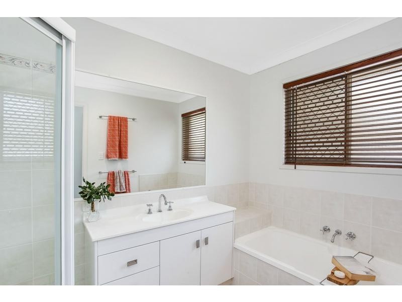 12 Nuthatch Street, Burleigh Waters QLD 4220