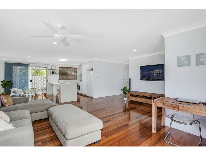 12 Nuthatch Street, Burleigh Waters QLD 4220