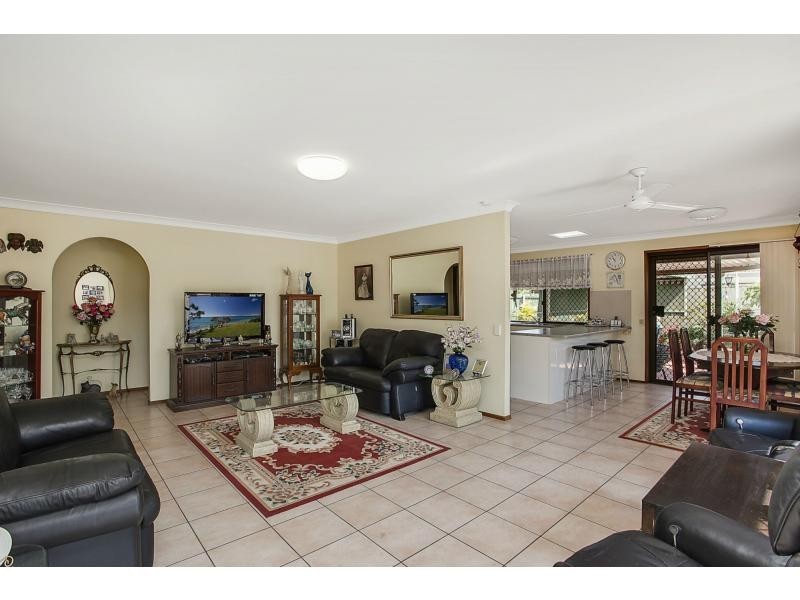 2/5 Chipwood Close, Burleigh Waters QLD 4220