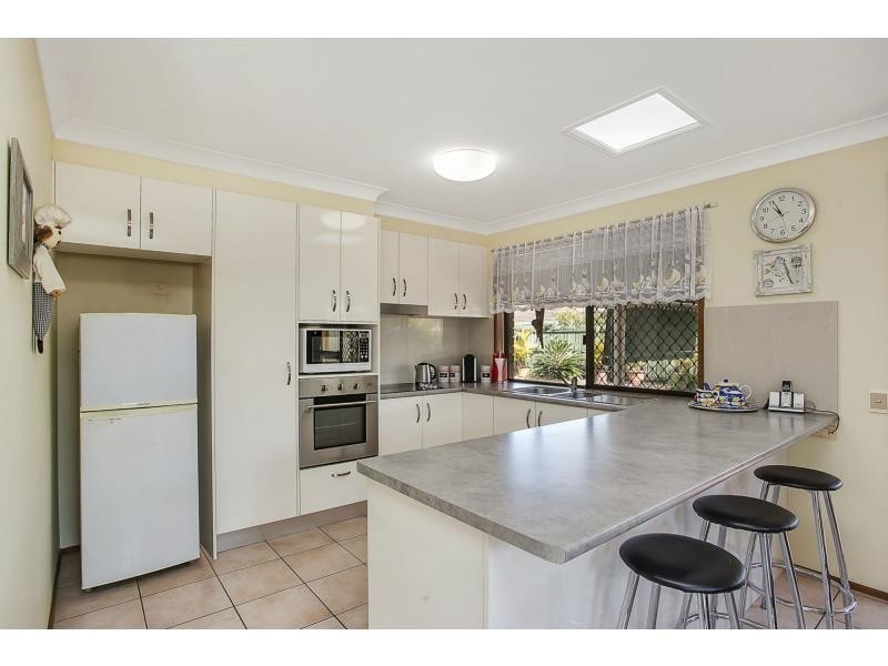 2/5 Chipwood Close, Burleigh Waters QLD 4220