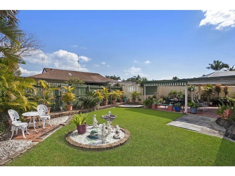 2/5 Chipwood Close, Burleigh Waters QLD 4220