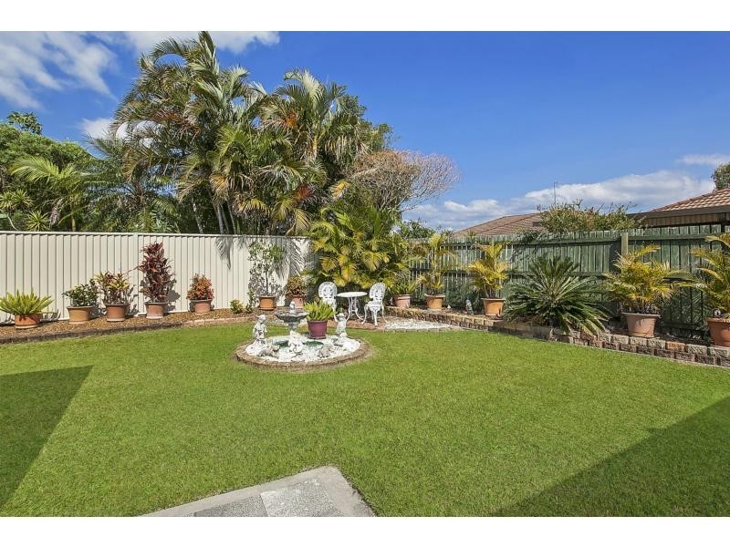 2/5 Chipwood Close, Burleigh Waters QLD 4220