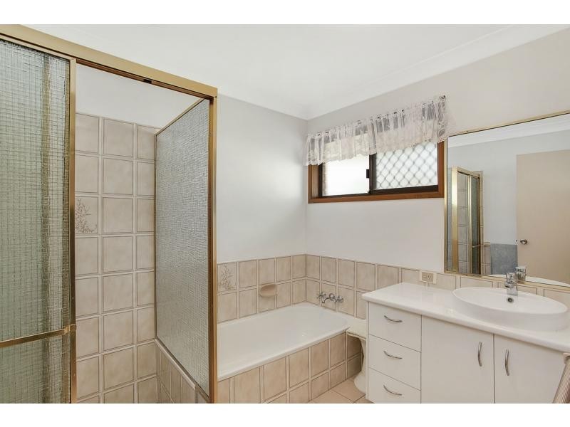 2/5 Chipwood Close, Burleigh Waters QLD 4220