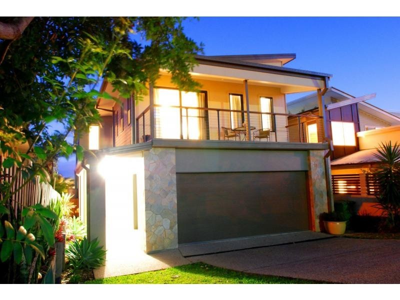 60 Hillcrest Parade, Miami QLD 4220