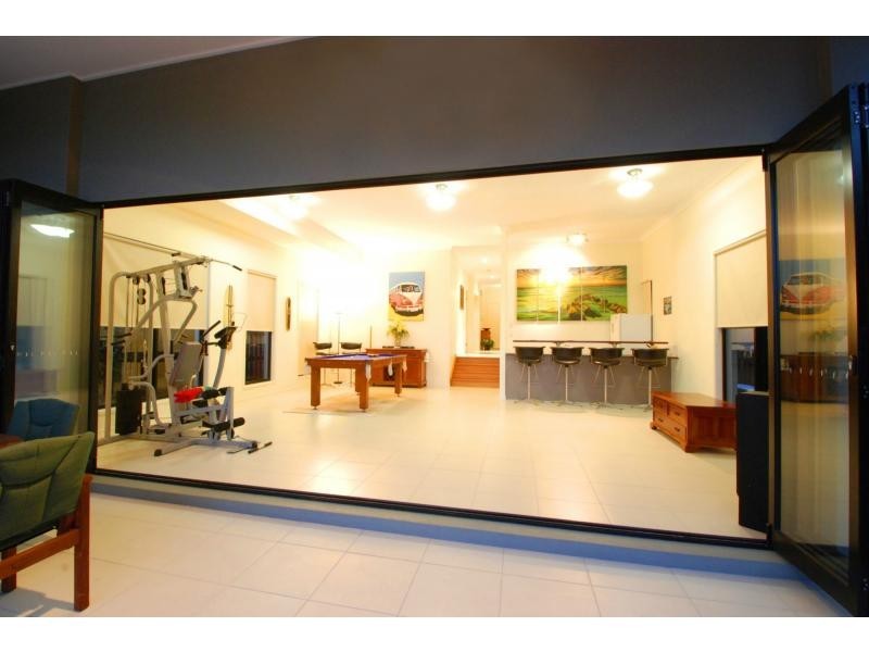 60 Hillcrest Parade, Miami QLD 4220