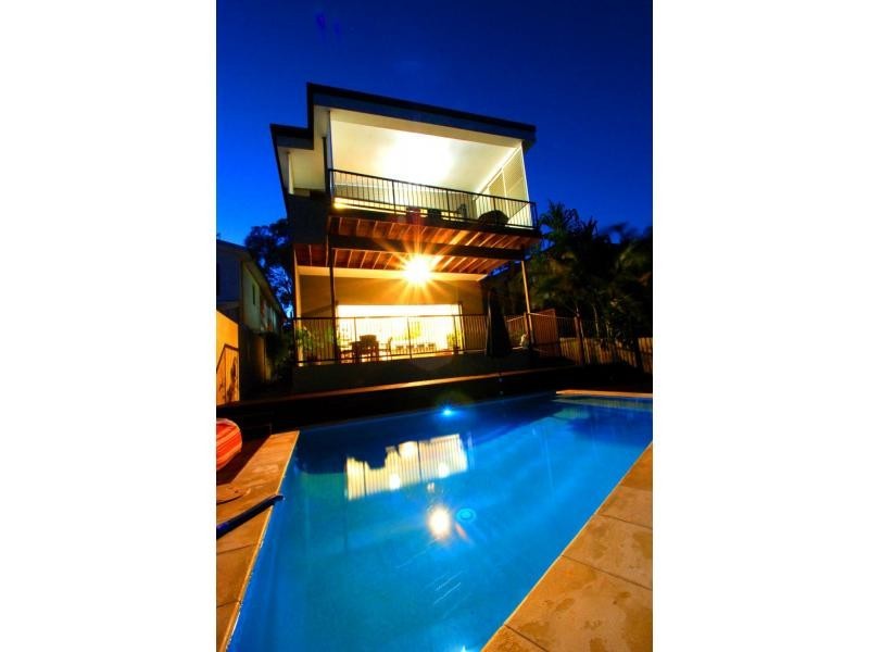 60 Hillcrest Parade, Miami QLD 4220