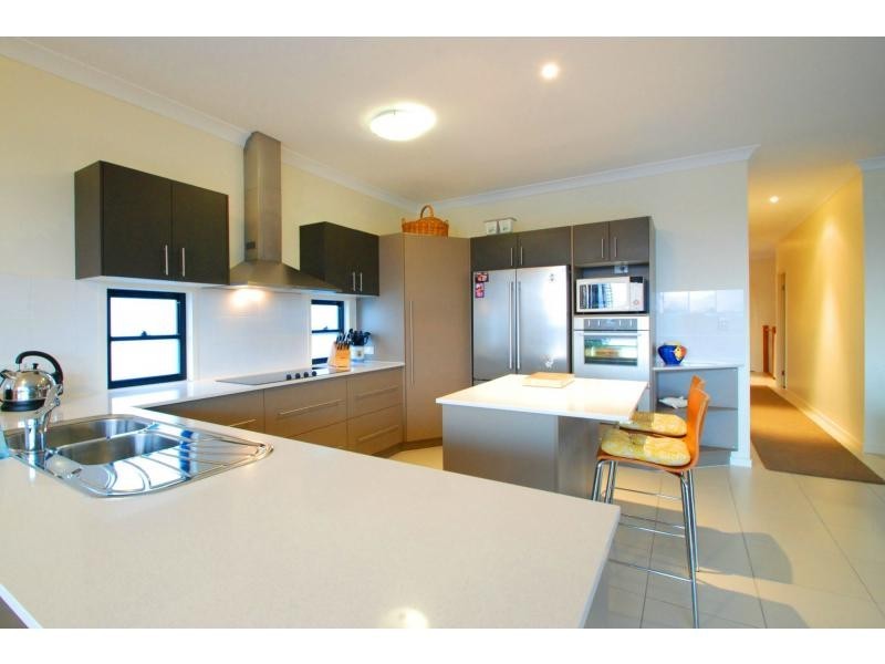 60 Hillcrest Parade, Miami QLD 4220