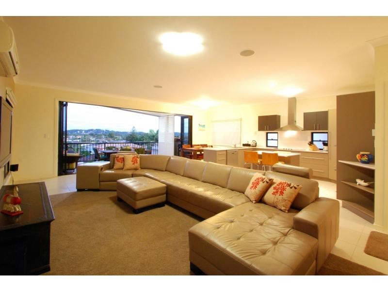 60 Hillcrest Parade, Miami QLD 4220