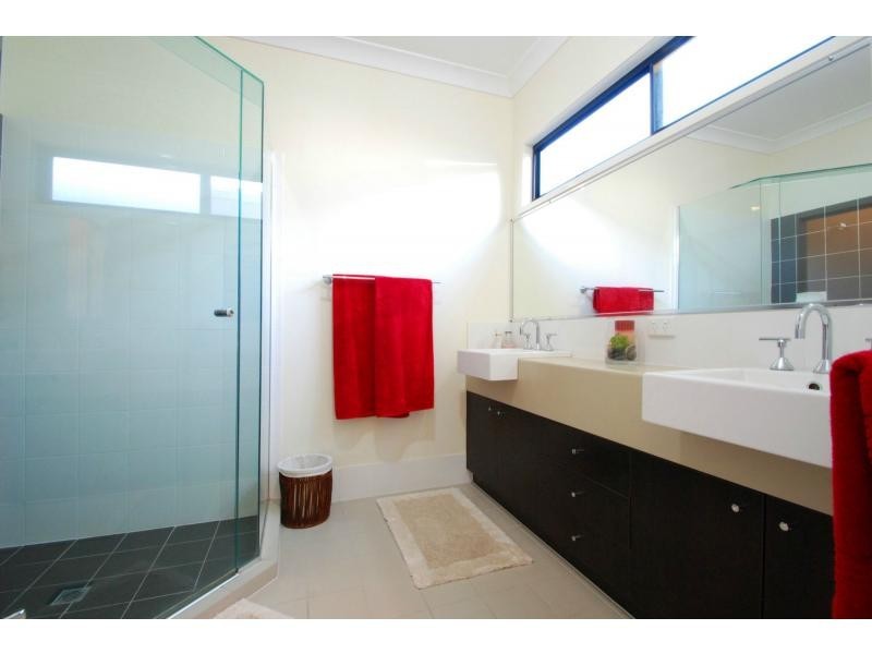 60 Hillcrest Parade, Miami QLD 4220