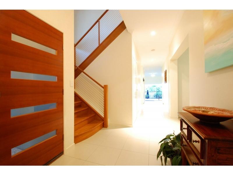 60 Hillcrest Parade, Miami QLD 4220