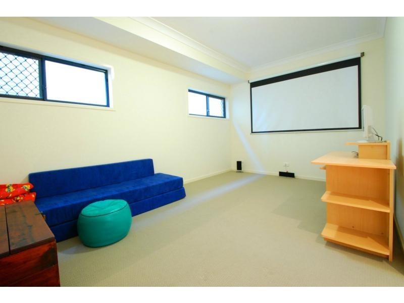 60 Hillcrest Parade, Miami QLD 4220