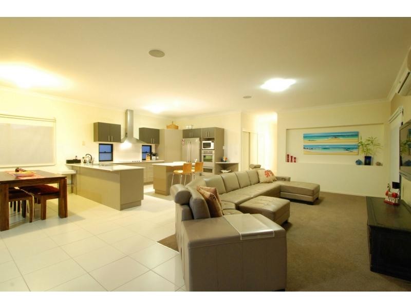 60 Hillcrest Parade, Miami QLD 4220