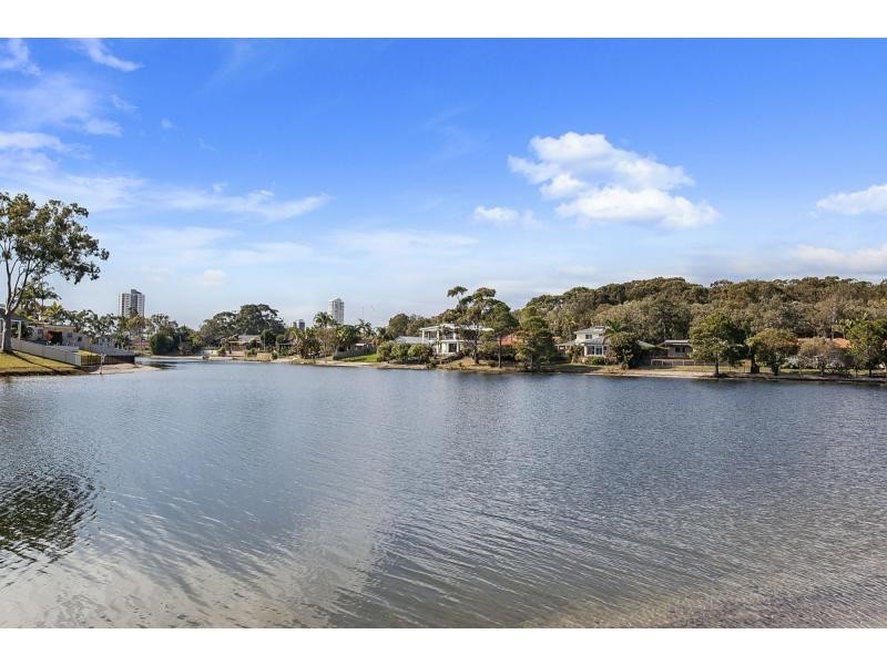 3/4 Sunbird Street, Burleigh Waters QLD 4220
