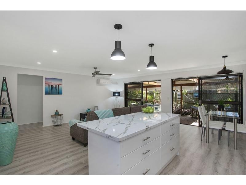 18/105 Christine Avenue, Burleigh Waters QLD 4220