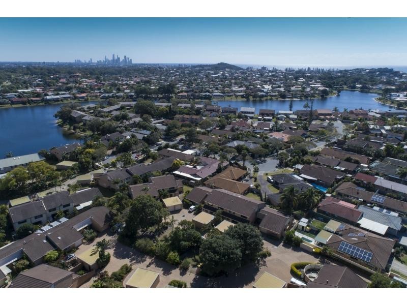 18/105 Christine Avenue, Burleigh Waters QLD 4220