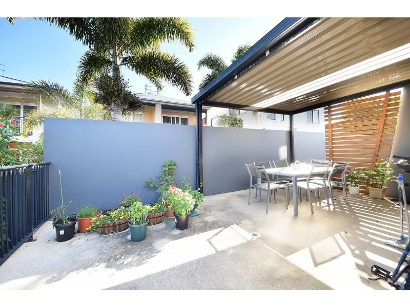 4/2104 Gold Coast Highway, Miami QLD 4220