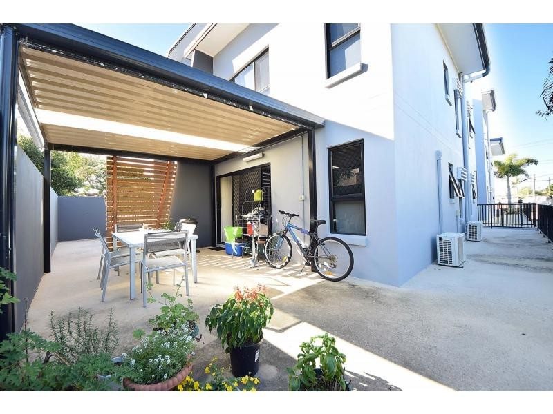 4/2104 Gold Coast Highway, Miami QLD 4220