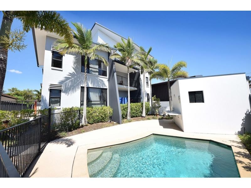 4/2104 Gold Coast Highway, Miami QLD 4220