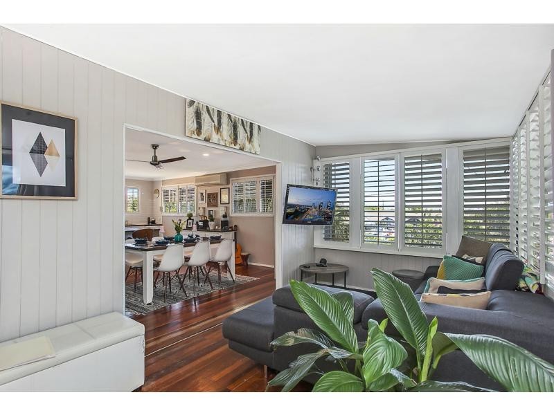 106 West Burleigh Road, Burleigh Heads QLD 4220