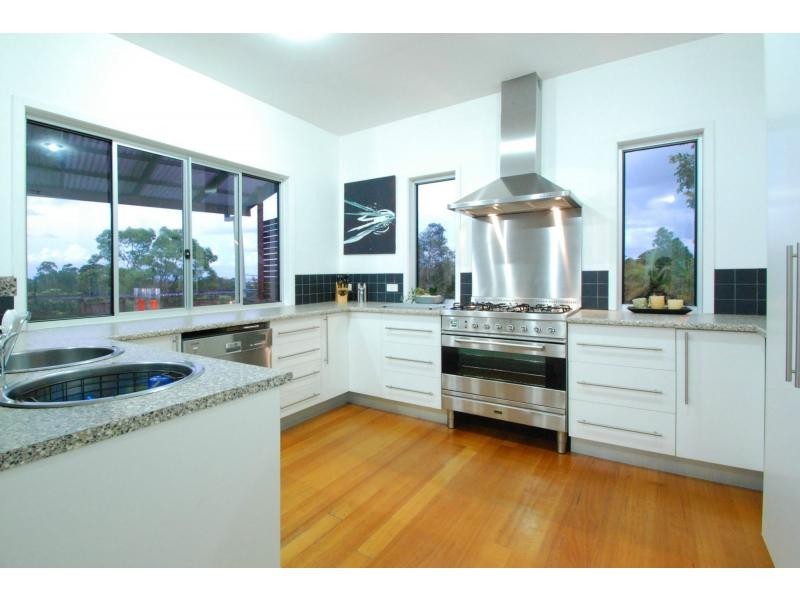 154 K P McGrath Drive, Elanora QLD 4221