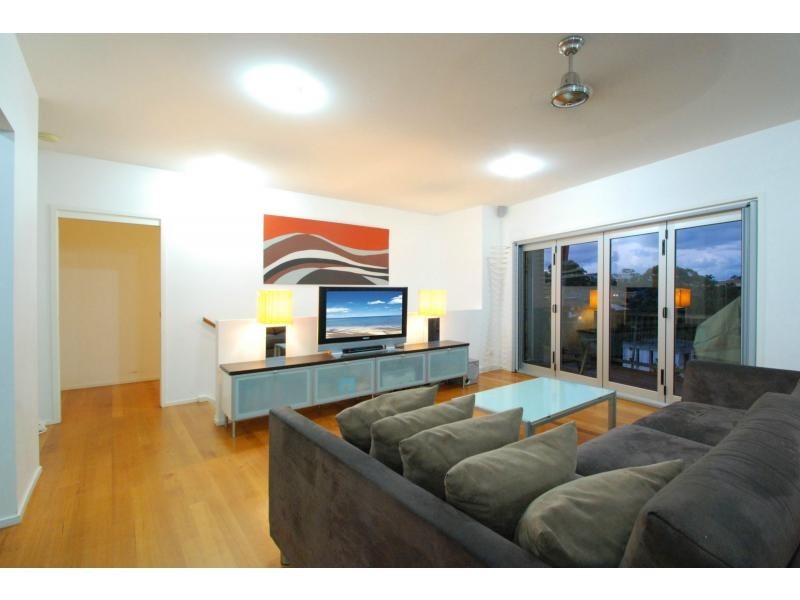 154 K P McGrath Drive, Elanora QLD 4221