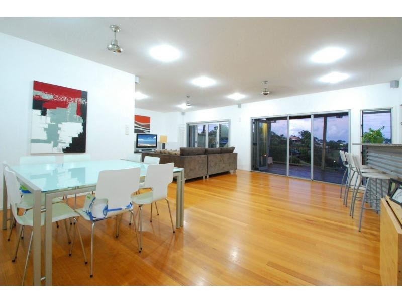 154 K P McGrath Drive, Elanora QLD 4221