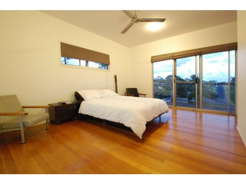 154 K P McGrath Drive, Elanora QLD 4221