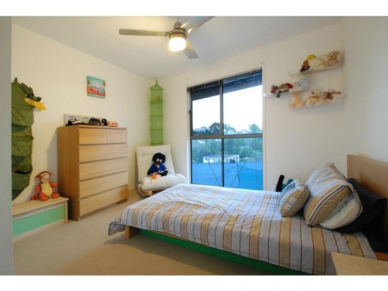 154 K P McGrath Drive, Elanora QLD 4221