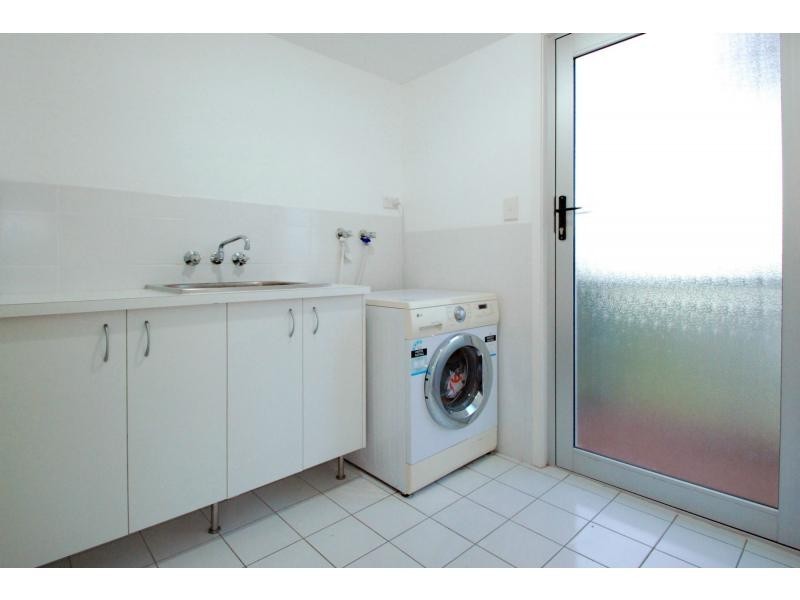 154 K P McGrath Drive, Elanora QLD 4221