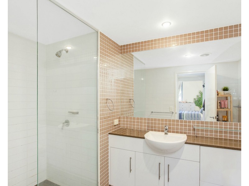 2046/1 Ocean Street, Burleigh Heads QLD 4220