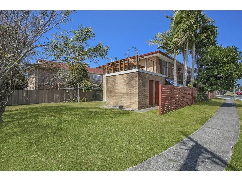 2/29 Twenty Seventh Avenue, Palm Beach QLD 4221