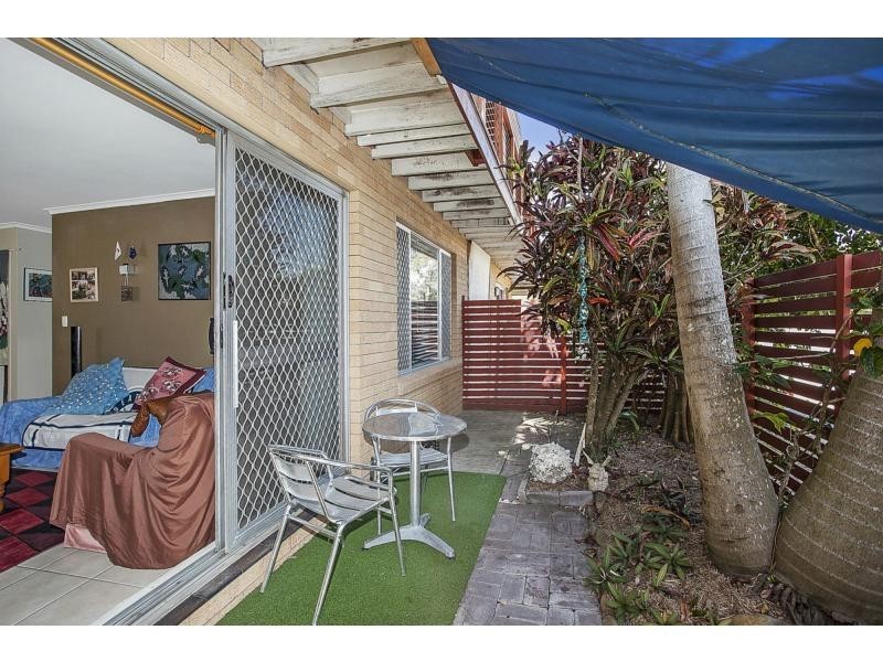 2/29 Twenty Seventh Avenue, Palm Beach QLD 4221