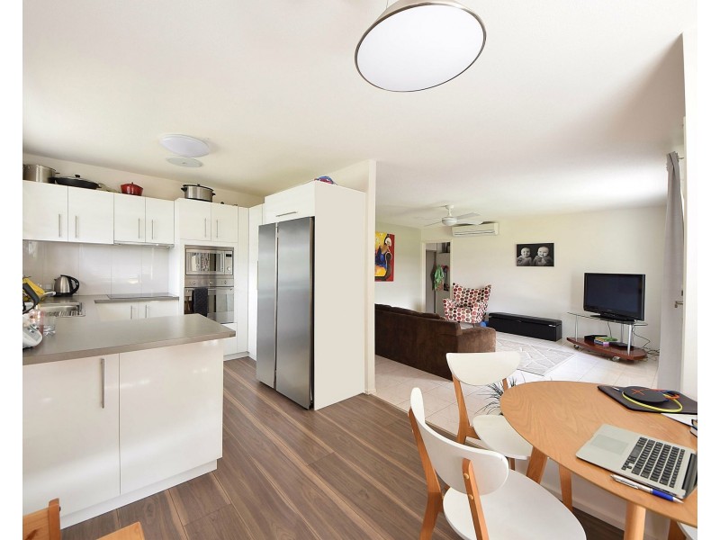 8 Gaye Parade, Miami QLD 4220